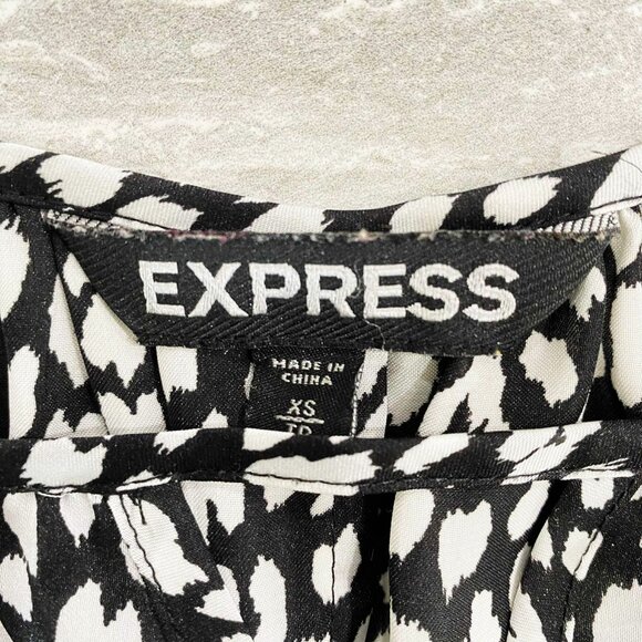 Express Women's Black and White Relaxed Fit Cold Shoulder Blouse Top Size XS/TP - Picture 9 of 9